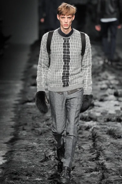 Look 32